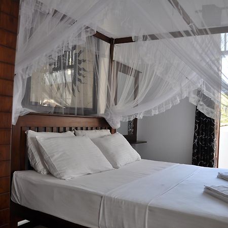 Bianco Terrace Hotel Negombo Bagian luar foto