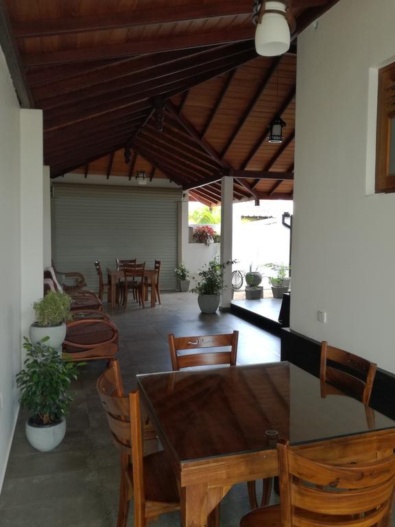 Bianco Terrace Hotel Negombo Bagian luar foto