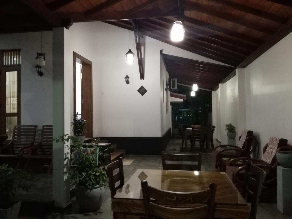 Bianco Terrace Hotel Negombo Bagian luar foto