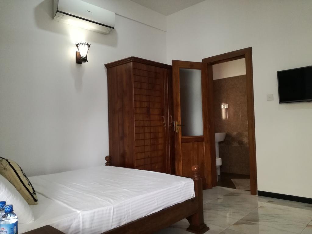 Bianco Terrace Hotel Negombo Bagian luar foto