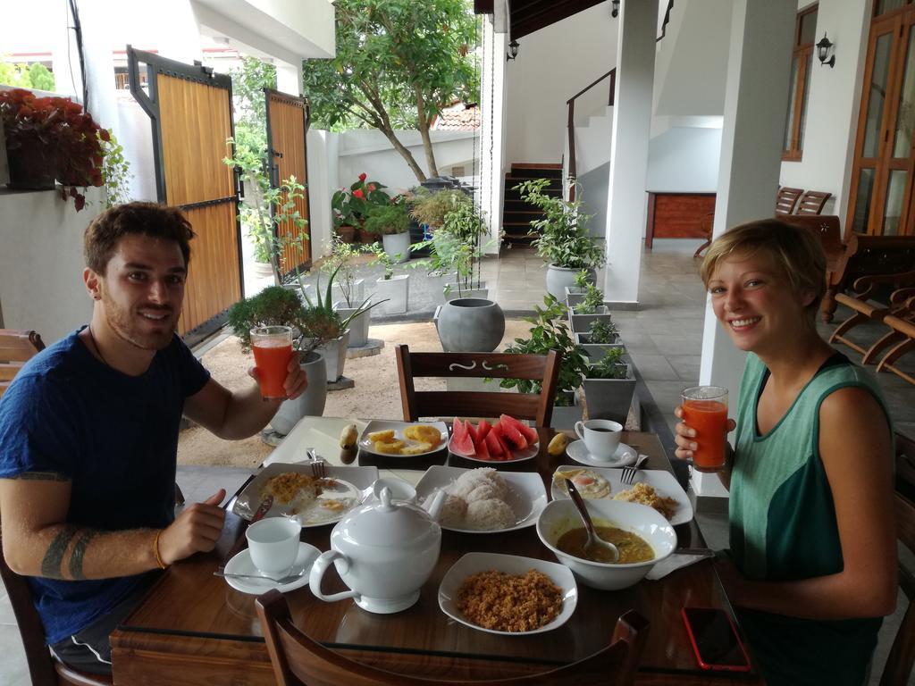 Bianco Terrace Hotel Negombo Bagian luar foto